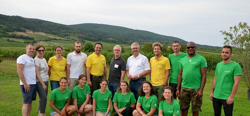 Umweltbaustellen-Team 2019 (grüne und gelbe T-Shirts), Gemeinde Pfaffstätten & Biosphärenpark-Management © P.Artner
