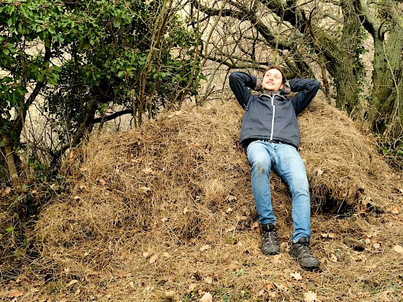 Pause auf dem Mähgut-Haufen