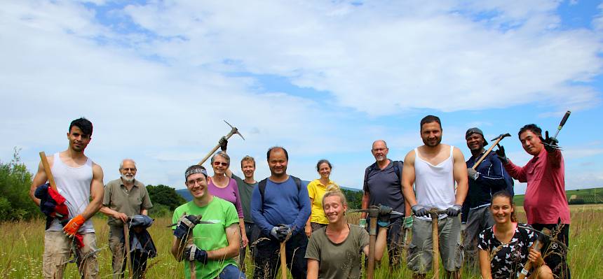 Das Goldruten-Bekämpfungsteam des Landschaftspflegevereins bestehend aus 13 Freiwilligen. © I. Drozdowski/LPV