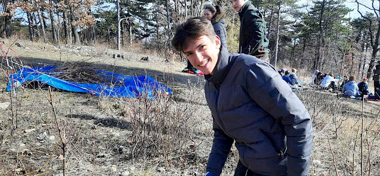 Engagierter Einsatz der Schüler*innen des BGBRG Biondekgasse für die biologische Vielfalt. © LPV/M. Steiner