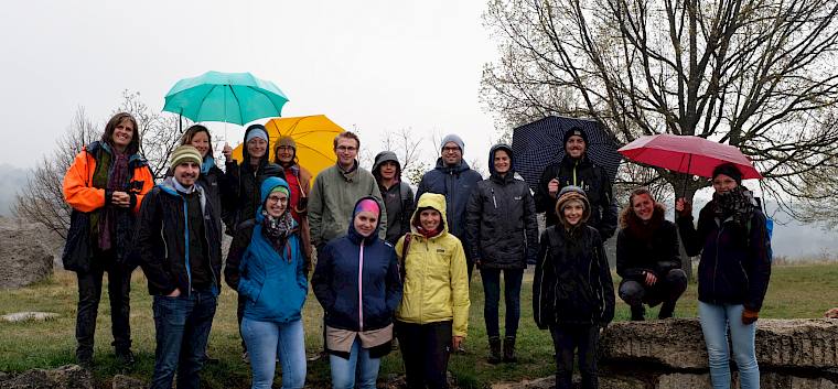 Die Teilnehmer*innen der Hochschule für Agrar- und Umweltpädagogik (HAUP) an der Exkursion am Symposion in Lindabrunn. © LPV/J. Fischer