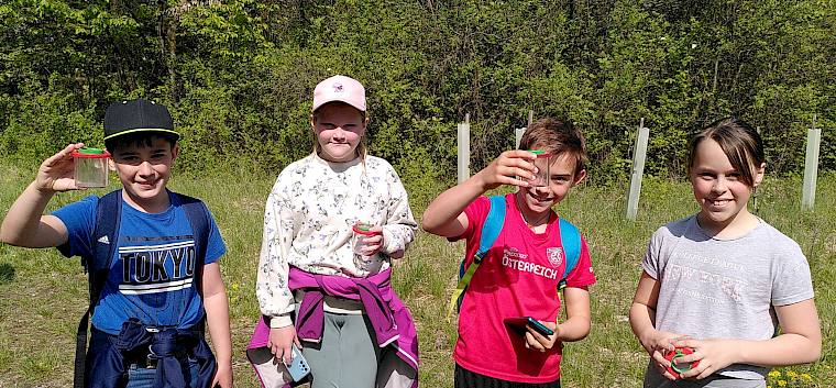 Die Schüler*innen waren sichtlich stolz auf ihre Funde. © LPV/J. Fischer Die Schüler*innen waren sichtlich stolz auf ihre Funde.