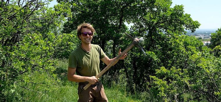 Voller Einsatz für die biologische Vielfalt am Hochberg. © LPV/J. Fischer Voller Einsatz für die biologische Vielfalt am Hochberg.