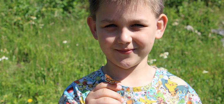 Bei der Trockenrasenführung entdeckten die Schüler*innen die Natur vor ihrer Haustür. © LPV/F. Hohn