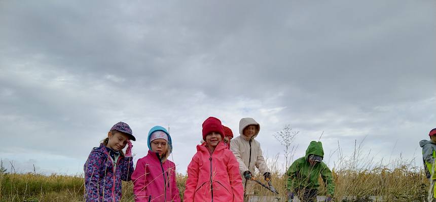 Kinder am Trockenrasen