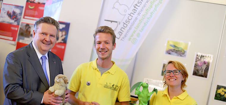 Wiens Bürgermeister Michael Ludwig kam bei unserem Stand vorbei. © PID/Martin Votova Landschaftspflegeverein und Bürgermeister