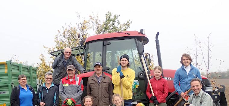 Tatkräftige Unterstützung durch die zahlreichen Freiwilligen. © LPV/I. Drozdowski Gruppenfoto der Freiwilligen