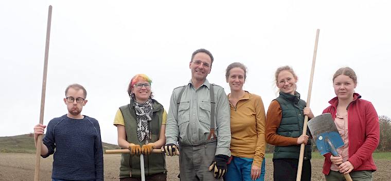Tolle Unterstützung beim Pflegeeinsatz am Naturdenkmal Trockenrasenklippe. © LPV/I. Drozdowski Gruppenbild der Freiwilligen