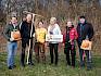 Herzliche Begrüßung der Projektpartner. V.l.n.r.: Stefan Weinlich (BILLA Vertriebsdirektor), Vizebürgermeister Thomas Mehlstaub, Jennifer Fischer (LPV), Tanja Dietrich-Hübner, Florian Völkerer (Pfadfinder Bad Vöslau), Alfred Flammer (Alt-Pfadfinder). © Christian Dusek Gruppenfoto