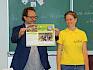 Dieter Geissler, Leiter der Umweltabteilung und LPV-Obfrau Irene Drozdowski bedankten sich bei den Schüler:innen. © LPV/N. Elek Urkundenverleihung in Bad Vöslau
