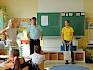 Bürgermeister Christian Flammer bedankte sich für den tatkräftigen Einsatz der Kinder. © LPV/N. Elek Urkundenverleihung in Bad Vöslau