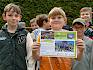 Die Schüler:innen der 4a der VS Enzesfeld-Lindabrunn freuten sich über die Urkunde. © fotoWerkstatt Manfred Digruber Kinder mit Urkunde