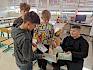 Mit vielen gruppendynamischen Spielen wurde das Programm aufgelockert. © LPV/B. Sabek Schüler bei Lernspiel