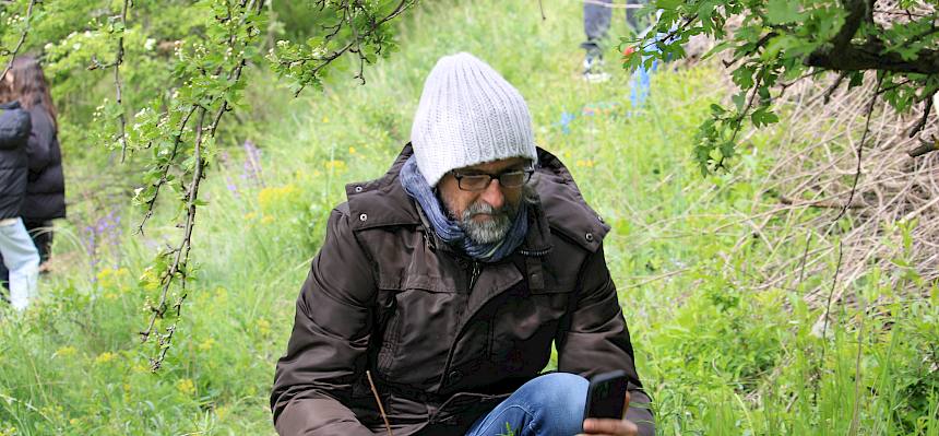 Lehrer erforscht Hang-Trockenrasen