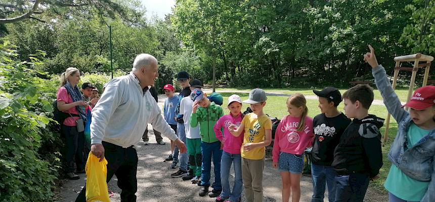 Naturpark Föhrenberge, Müll, Verrottung, Schule