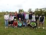 Die Schüler:innen der 4a der OVS Lavantgasse entdeckten heute bei einer spannenden Naturexkursion im Rahmen des Projekts „My Nature Floridsdorf plus“ die biologisch wertvollen Trockenrasen auf den Alten Schanzen. © LPV/J. Rehrmbacher Gruppenfoto