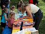 Auch Schmetterlinge konnten gebastelt werden. © LPV/V. Zechner Kinder basteln Schmetterlinge