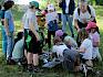Beim KIM (Keep in mind) Spiel lernen die Kinder spielerisch die 4 Säulen des Naturparks kennen: Bildung, Erholung, Regionalentwicklung und Schutz. © LPV/J. Fischer Naturpädagogik, Naturpark Föhrenberge