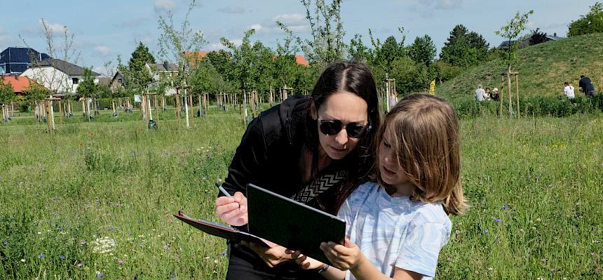 Volksschulkinder erforschen Natur mit Tablet