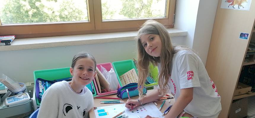 Kinder bei Workshop zu Naturwiese