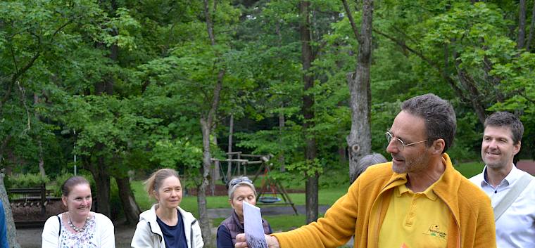 Der Begrischpark war einst Teil der weitläufigen Gemeindeweide und wurde später als extensive Wiese genutzt, wobei das Heu vor allem als Pferdefutter diente. © LPV/H. Begle Biologe erklärt