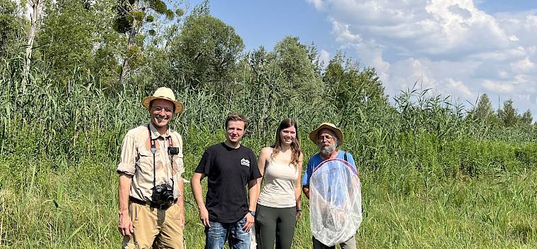 Unter der fachkundigen Leitung von András Ambrus und Enikő Madarász, zwei erfahrene Expert:innen vor Ort, erhielten wir umfassende Einblicke in Vegetation, Monitoring und Management der Flächen. © LPV/A. Mrkvicka Zu Besuch im ungarischen NP - Gruppenfoto