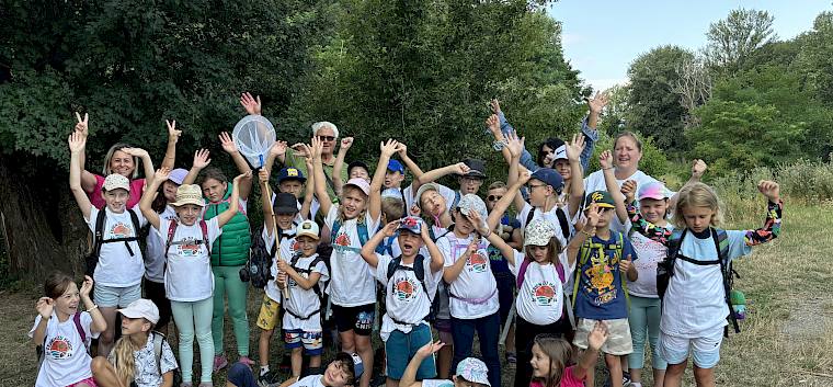 Im Rahmen des Traiskirchner Ferienspiels erforschten heute 30 Kinder die Schwechat und ihre vielgestaltigen Bewohner. © Beata Kaman Gruppenfoto