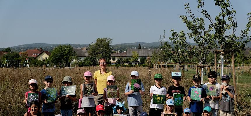 Gruppenfoto mit Schüler:innen