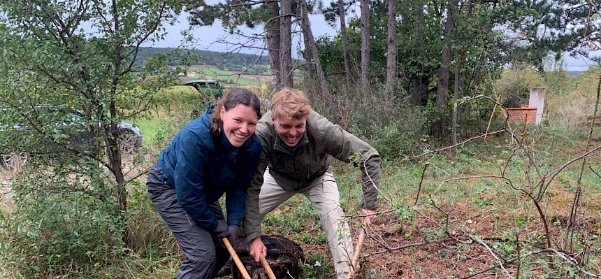 Menschen bei der Arbeit in der Natur