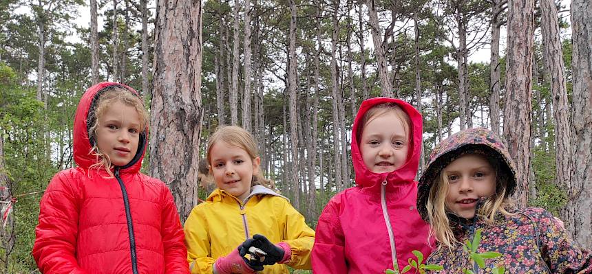 Kinder mit Werkzeug