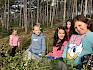 Das Schnittgut wurde mit Planen von der Fläche gebracht. © LPV/N. Lintner Kinder in der Natur