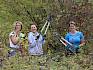Heute ist Teamwork im Einsatz für die Natur gefragt. © LPV/F. Hohn Frauen mit Werkzeug in der Natur