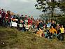 Unglaubliche 36 Geocacher:innen aller Altersstufen unterstützen das Team des LPV heute bei der Trockenrasenpflege. © LPV/A. Mrkvicka Gruppenfoto