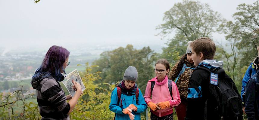 Biologin hält Vortrag