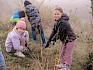 Gemeinsames Arbeiten in der Natur macht Spaß! © LPV/J. Fischer Kinder mit Astscheren