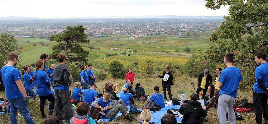 Menschengruppe in der Natur