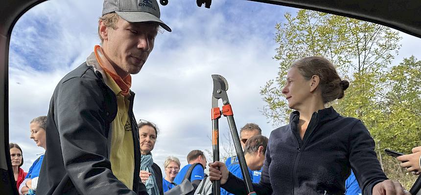 Menschen mit Werkzeug