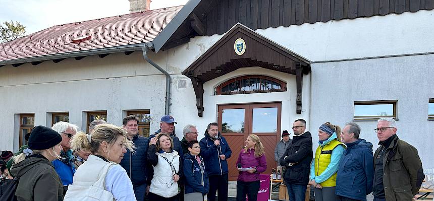 Menschen vor Restaurant