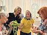 Neben einem spannenden Vortrag zum Renaturierungsgesetz, erfolgreichen Best practice-Projekten aus der Region mit Podiumsdiskussion sowie der Filmpräsentation zur Netzwerk Natur Region gab es auch umfangreich Gelegenheit zur Vernetzung. © LPV/E. Weisz-Emesz Menschen lachen