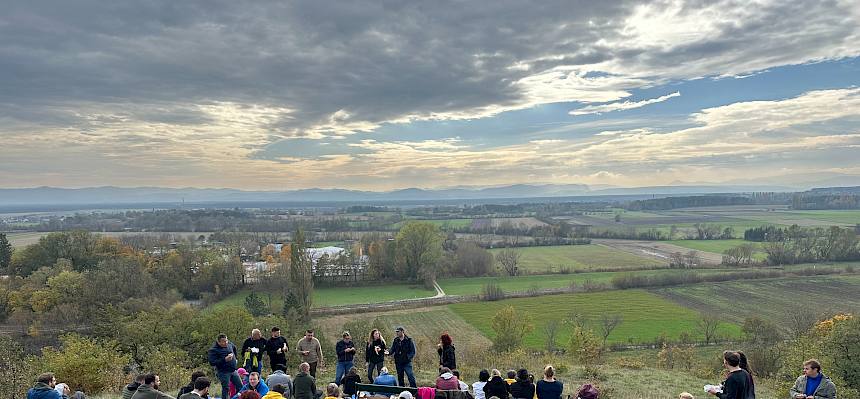 Menschen bei der Jause am Blosenberg