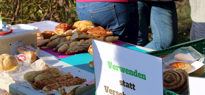 Schild: Verwenden statt Verschwenden