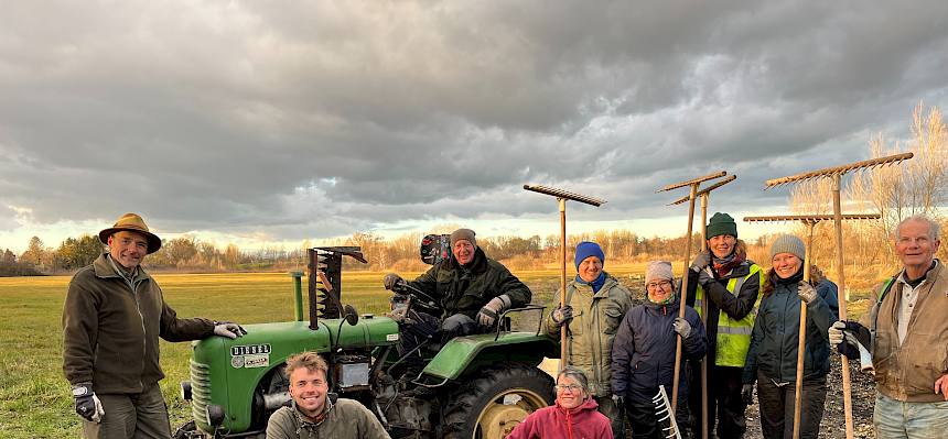 Gruppenfoto mit Traktor