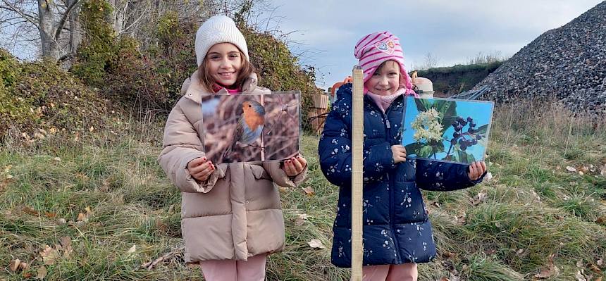 Kinder mit Info Folien