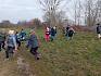 Laufspiele zum Thema Hecke dienten auch zum Aufwärmen. © LPV/O. Gollong Kinder bei Laufspiel