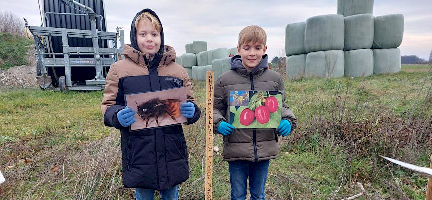 Kinder mit Info Folie