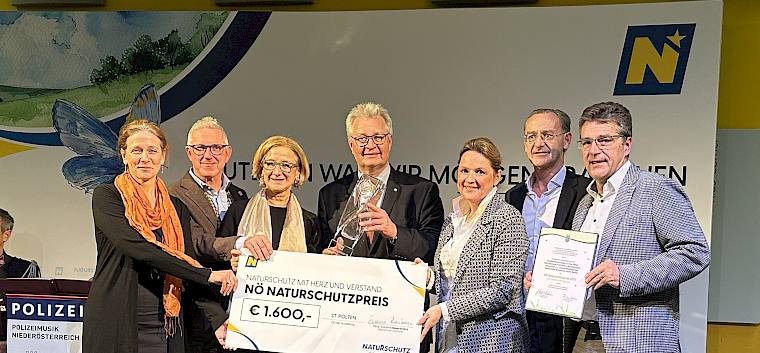 MMag a Irene Drozdowski (Obfrau LPV), Dir. DI Andreas Weiß (BPWW), Landeshauptfrau Johanna Mikl-Leitner, Bgm. LAbg. Christoph Kainz (Pfaffstätten), Landesrat Susanne Rosenkranz,, Stadtgartendirektor DI Andreas Kastinger (Baden, Stadtgärten Baden),  Bgm. Christian Flammer (Bad Vöslau) © LPV/E. Weisz-Emesz Gruppenfoto Preisverleihung
