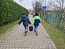 Gemeinsam sind wir stark! © LPV/B. Sabek Kinder tragen Kübel