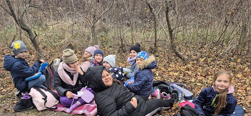 Kinder beim Picknick