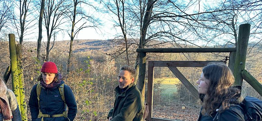 Menschen im Wald