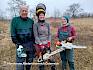 Gerhard Hauser (ehem. Bürgermeister Moosbrunn) und seine Tochter unterstützten das Team des LPV heute tatkräftig mit den Motorsägen. © LPV/I. Drozdowski Menschen mit Motorsägen